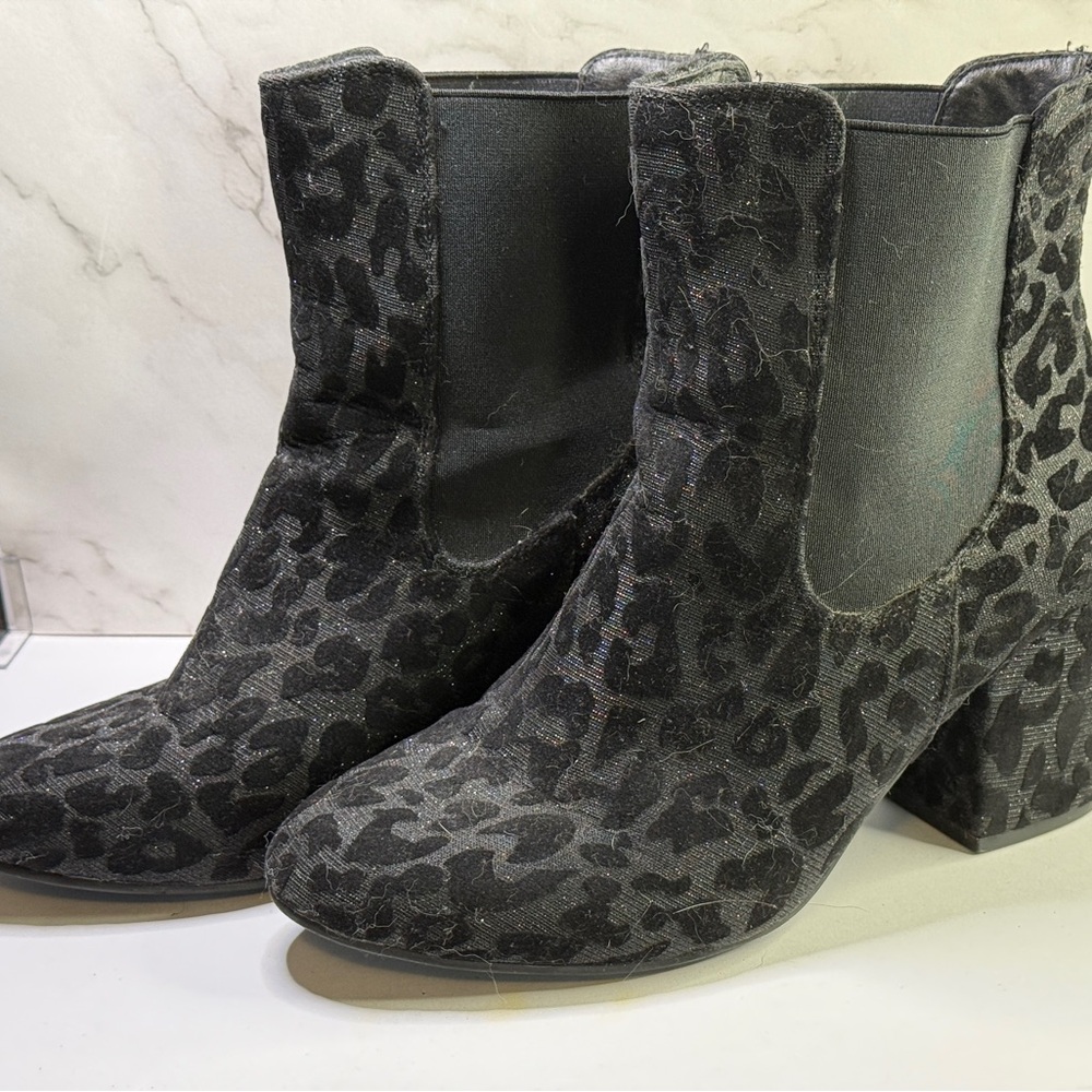 Super cute black leopard print with sparkles boot . - Picture 3 of 4